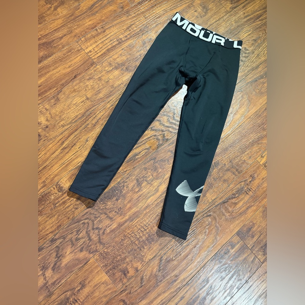 Under Armour boys size YM athletic leggings